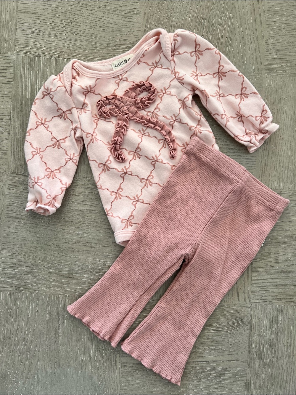 🌟3/$25🌟 Rabbit + Bear Organic Bow Baby Set - Top & Ribbed Pants